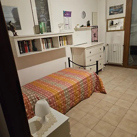 Stanza In Privato Zona San Vitale בית אירוח *