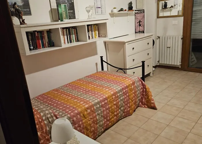 Stanza In Privato Zona San Vitale Pansiyon *